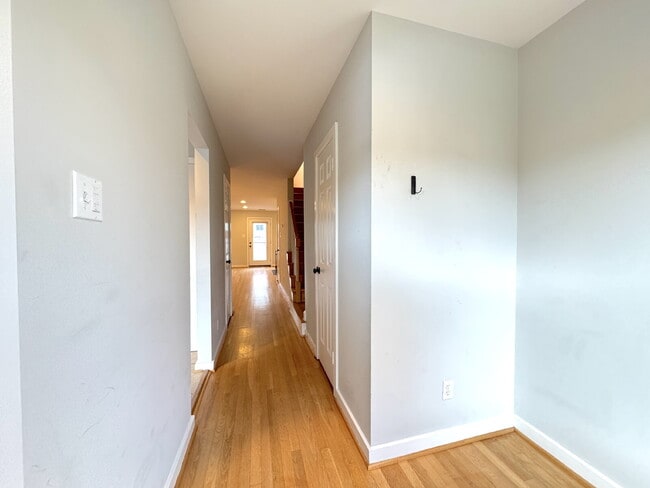 Foto del edificio - Premier Del Ray Townhome: Steps from The Avenue