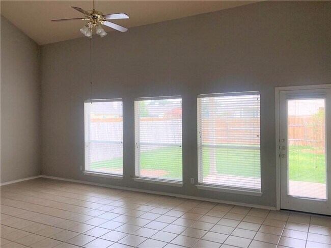 Foto del edificio - 4205 Veiled Falls Dr