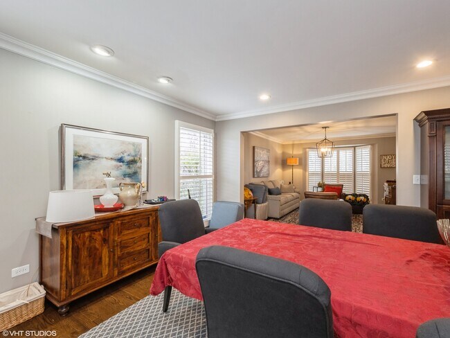 Building Photo - 445 Blue Ash Dr