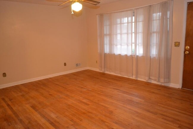 Building Photo - 4110 Lantana Dr