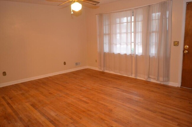 Foto del edificio - 4110 Lantana Dr