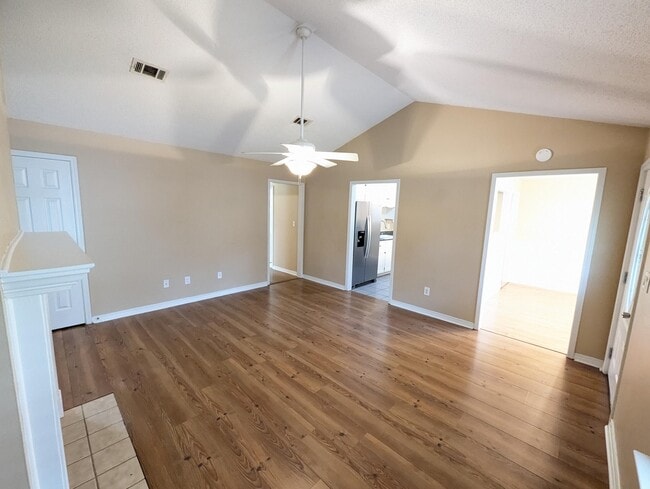 Foto del edificio - 2625 Weeping Willow Ln