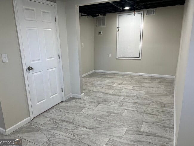 Building Photo - 1255 Pine Ave