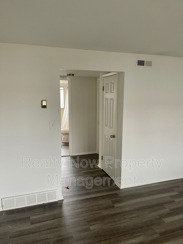 Building Photo - 20838 Detroit Rd