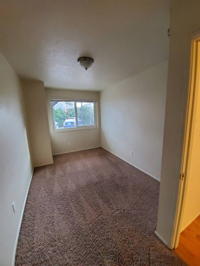 Bedroom - 130 NE 17th Ave