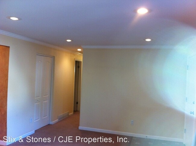 Building Photo - 4 br, 3 bath House - 6629 S. Dexter St