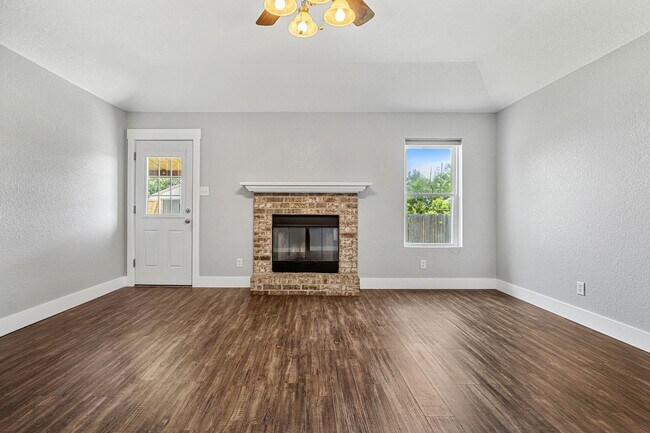 Foto del edificio - 3208 Viewcrest Dr