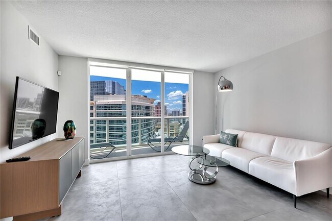 Foto del edificio - 347 N New River Dr E
