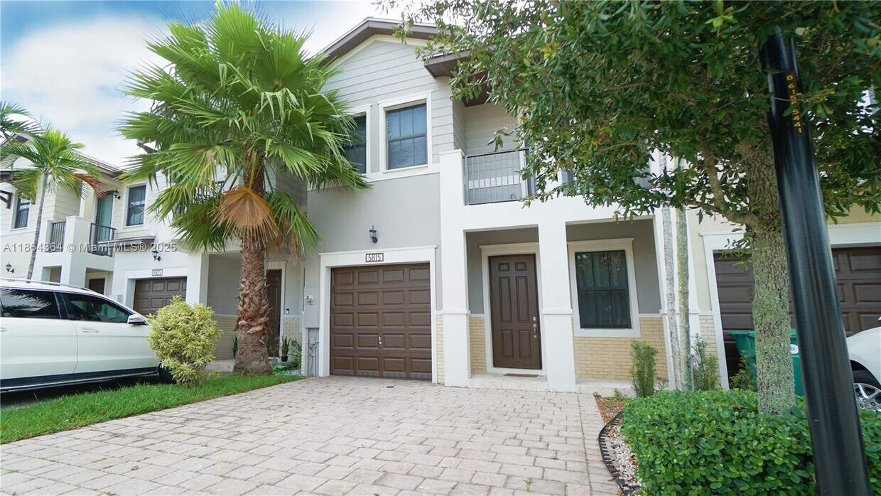 Foto principal - 5815 NW 104th Path