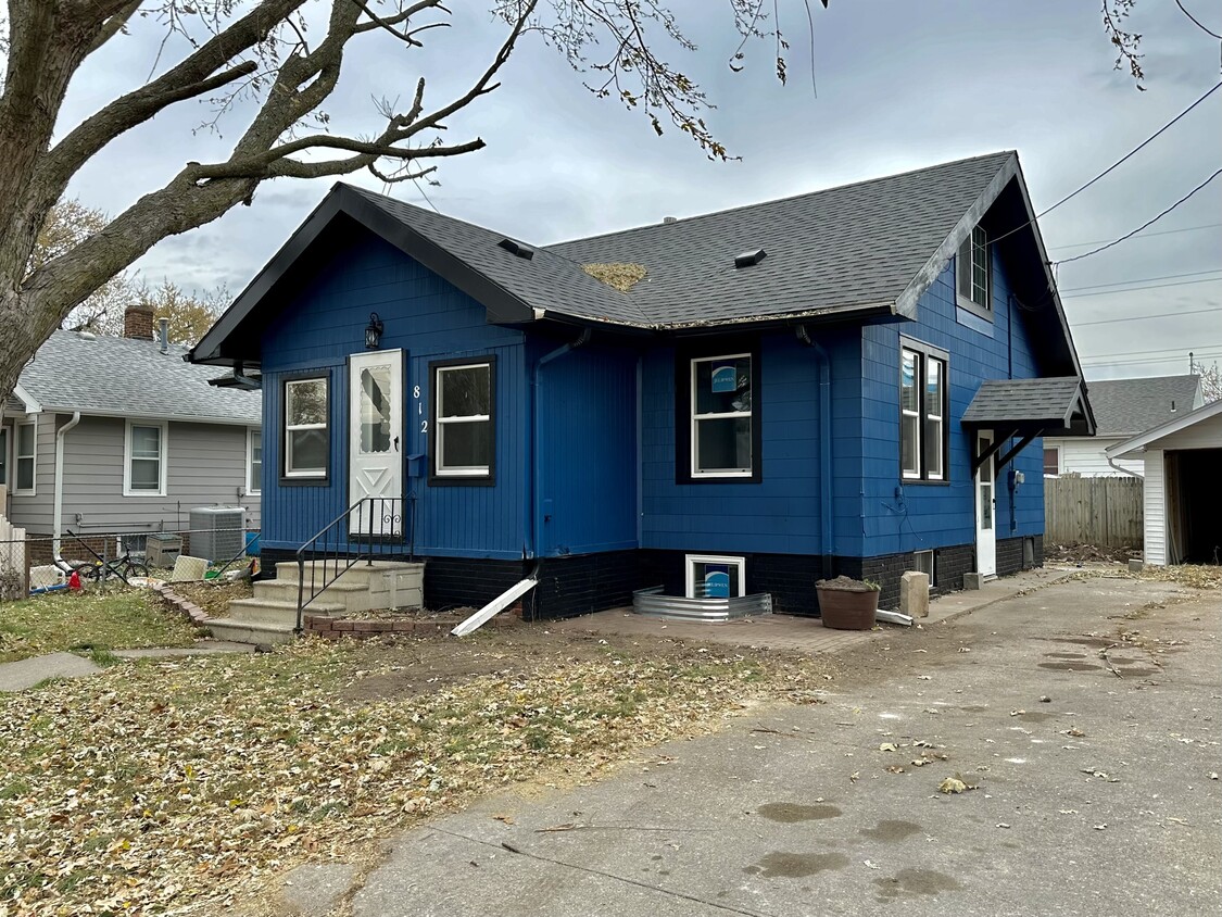 Foto principal - 812 N 3rd Ave W