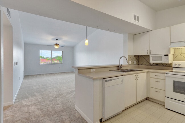 Foto del edificio - 8297 Key Royal Ln