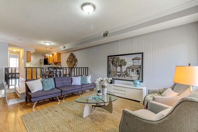 Foto del edificio - 5375 Ortega Farms Blvd