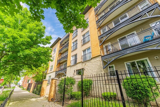 Foto del edificio - 2720 W Cortland St