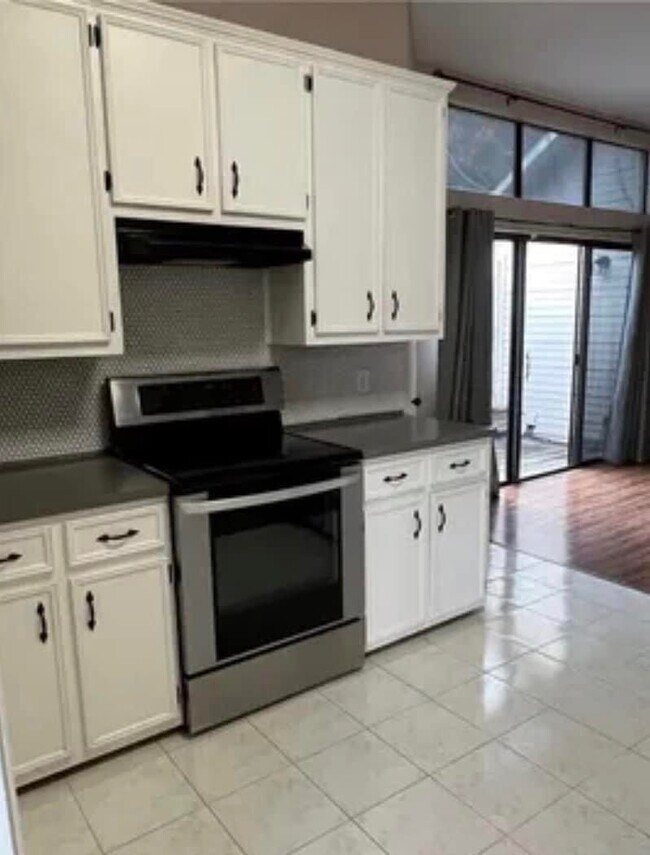 Building Photo - 201 Amhurst St