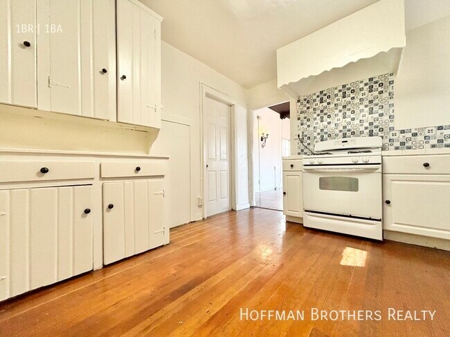 Building Photo - 415 S Coronado St