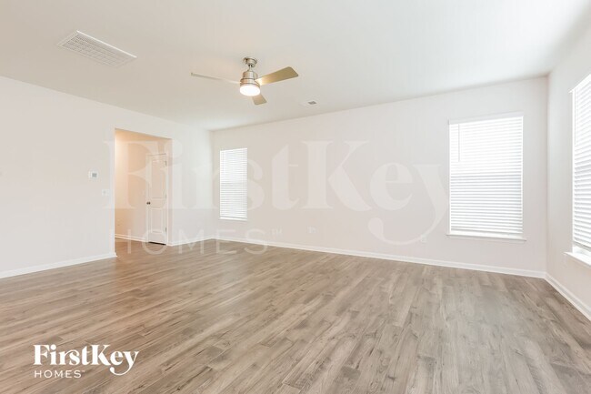 Foto del edificio - 703 Birchcrest Wy