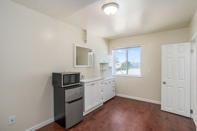 Foto del edificio - 1715 Park St. #8 - SR | 1 bath | Upper unit