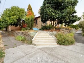 Building Photo - 1406 NE Holman St