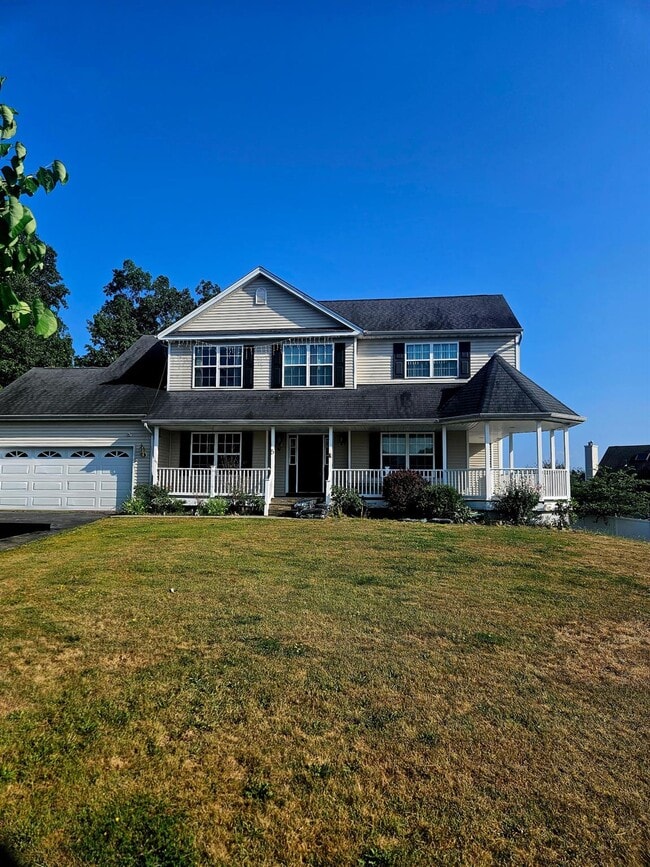 Building Photo - 5 Bridle Ct