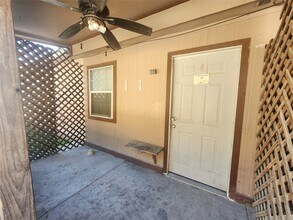 Building Photo - 21333 W Knox Dr