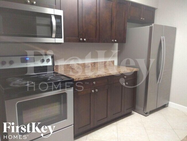 Foto del edificio - 3181 SW 22nd Ct