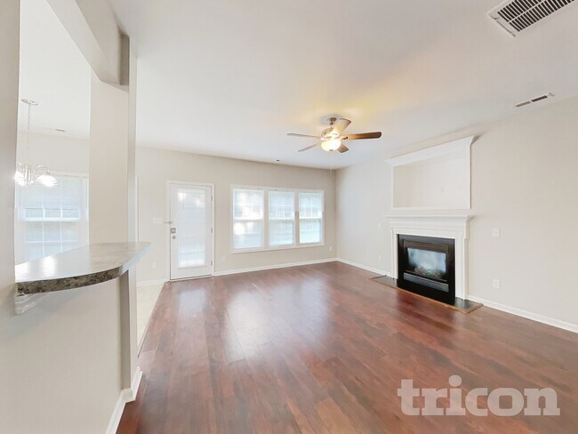 Foto del edificio - 4053 Laurel Glen Dr