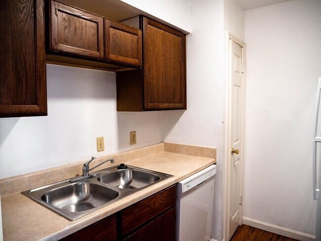 Building Photo - 10211 Sugar Branch Dr