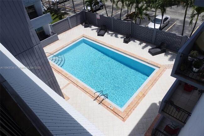 Foto del edificio - 495 NW 72nd Ave