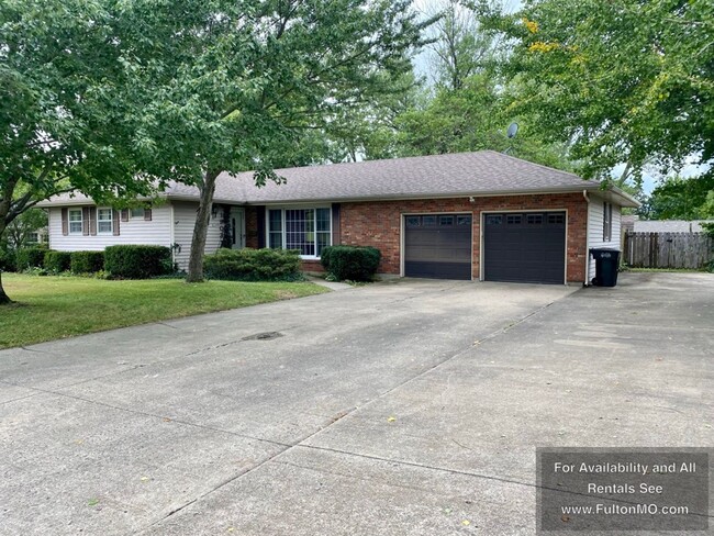 Building Photo - 1803 North School Road Fulton, MO 65251
