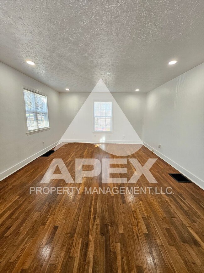 Building Photo - Renovated - Craftsman Style 2 Bd 1- Ba Sin...