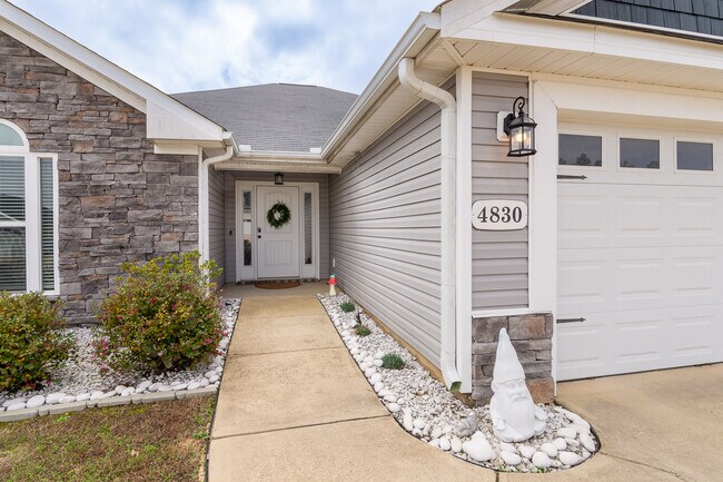 Foto del edificio - 4830 Fairmont Dr