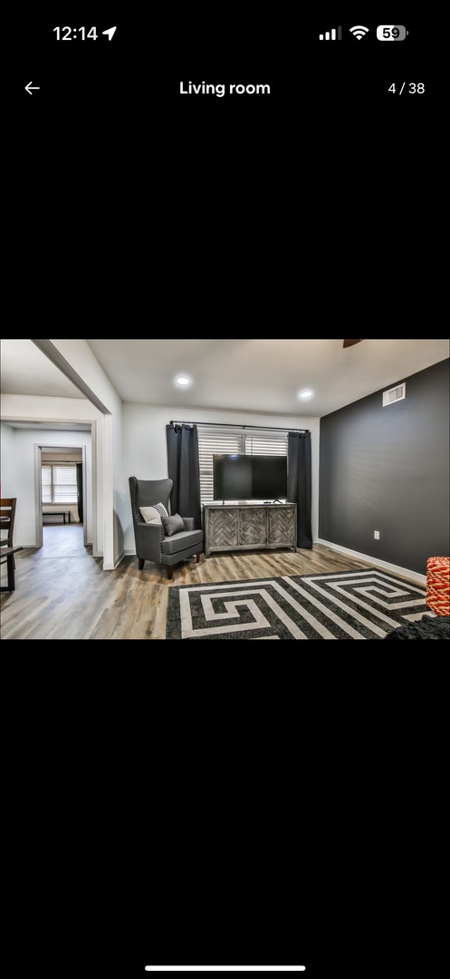 Foto del edificio - PRE LEASING for fall 2026! 4/3 in medical district