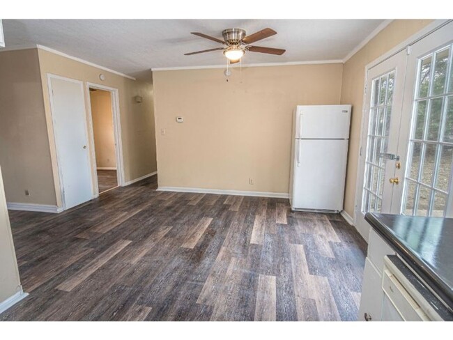 Building Photo - Convenient 4-Bedroom Stay Near Downtown & ...