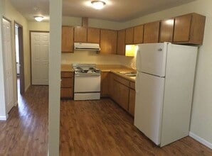 Building Photo - Marshfield Apartments Building Photo - Marshfield Apartments