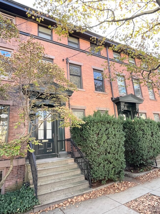 Foto del edificio - 409 Temple St