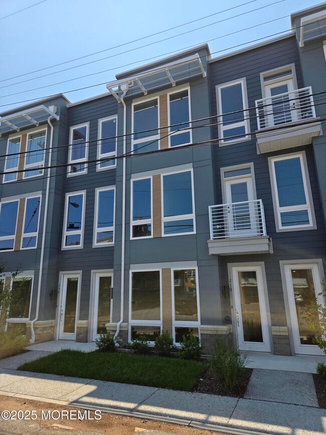 Building Photo - 1403 Kingsley St