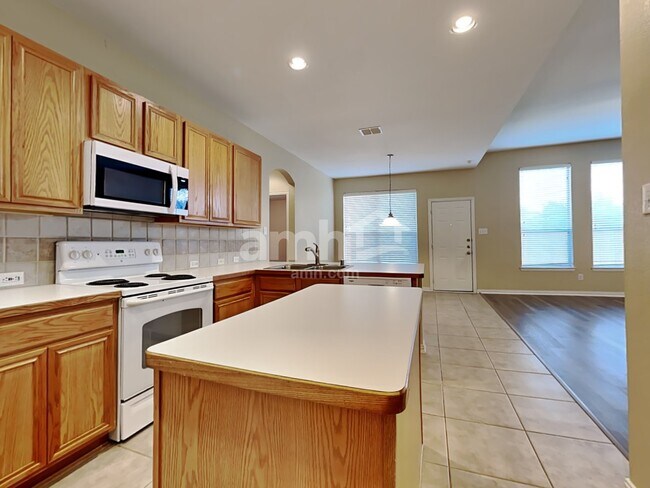 Foto del edificio - 6421 Quail Valley Dr