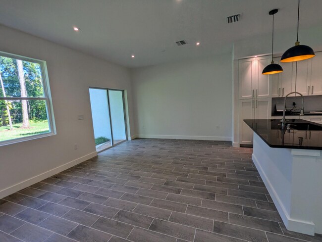 Foto del edificio - 654 Main St