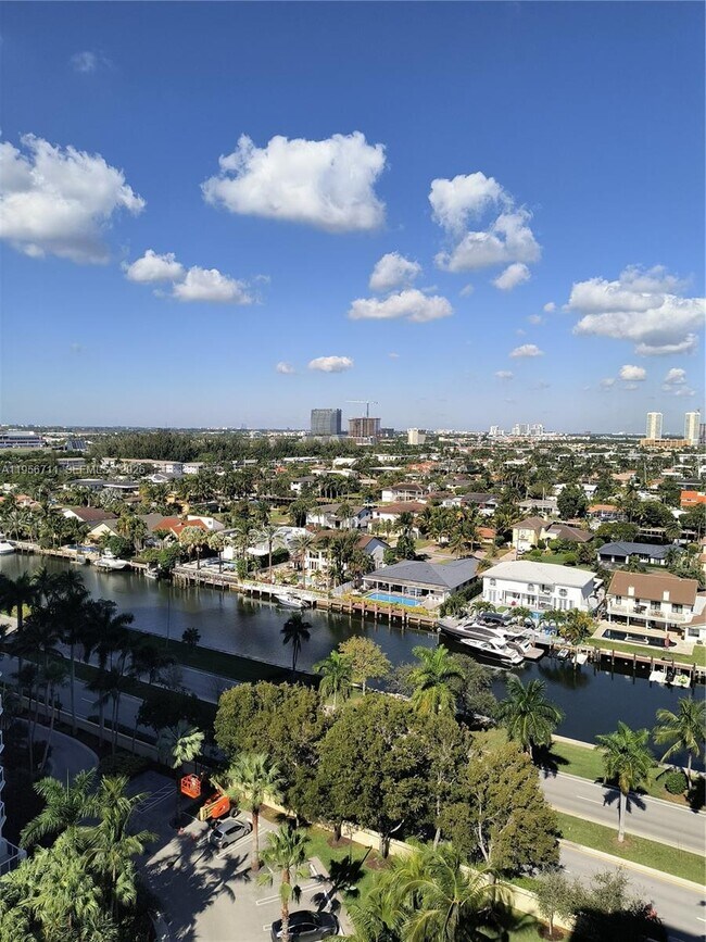 Foto del edificio - 3610 Yacht Club Dr