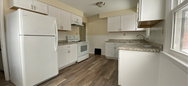 Building Photo - 904 Kennebec Ave