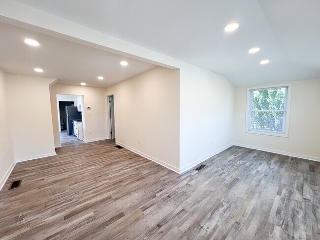 Foto del edificio - 353 Bridgeport Ave
