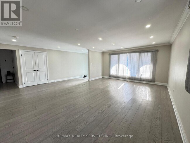 Photo du bâtiment - 52 Centre St N