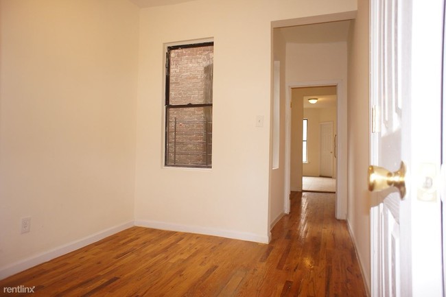 Building Photo - 2 br, 1 bath Apartment - 208 Willis Ave
