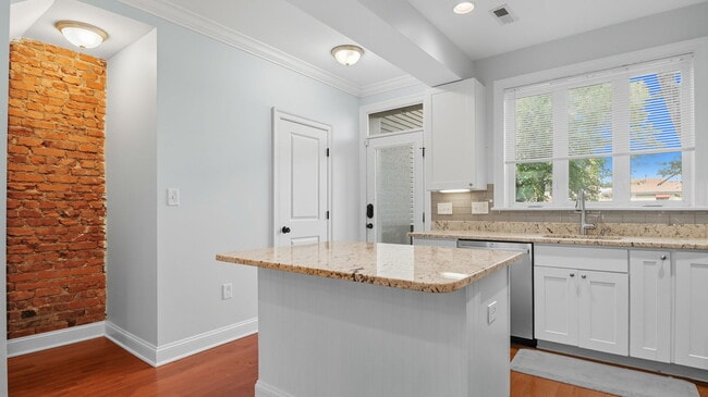 Foto del edificio - 1654 Gales St NE