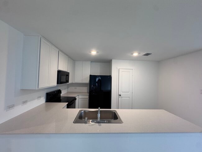 Foto del edificio - 5900 Crystal Water Wy