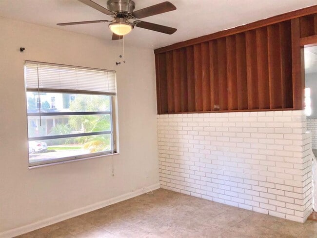 Building Photo - 1310 W Woodlawn Ave