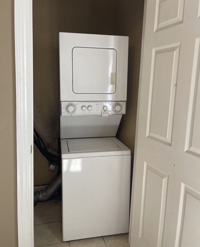 Building Photo - 3846 Ridge Ave