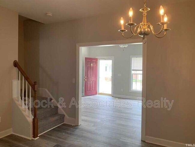 Building Photo - 212 Heather Springs Dr