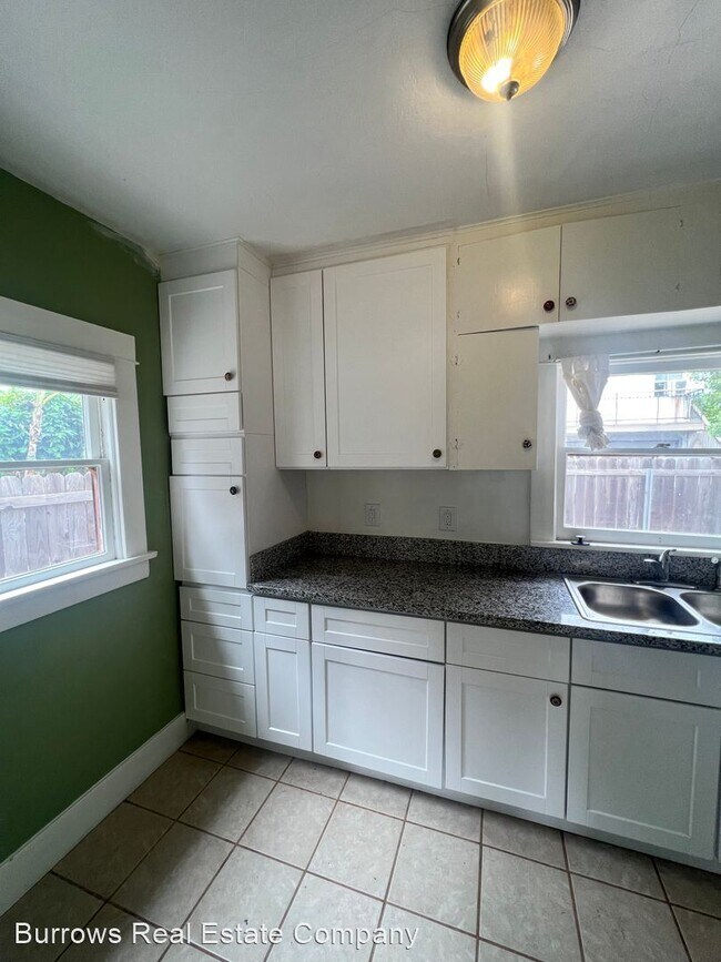 Building Photo - 2 br, 1 bath House - 215 S. Santa Cruz Street