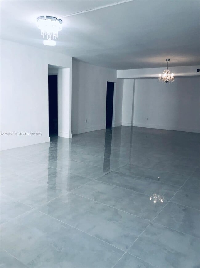 Foto del edificio - 10185 Collins Ave